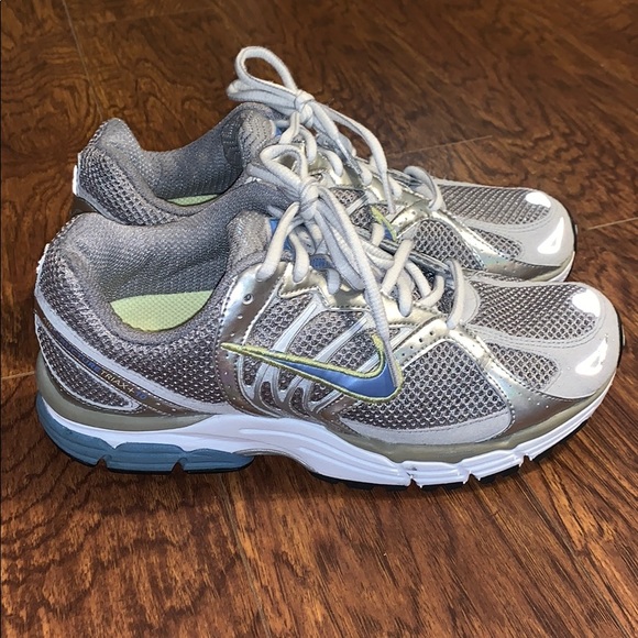 nike structure triax womens